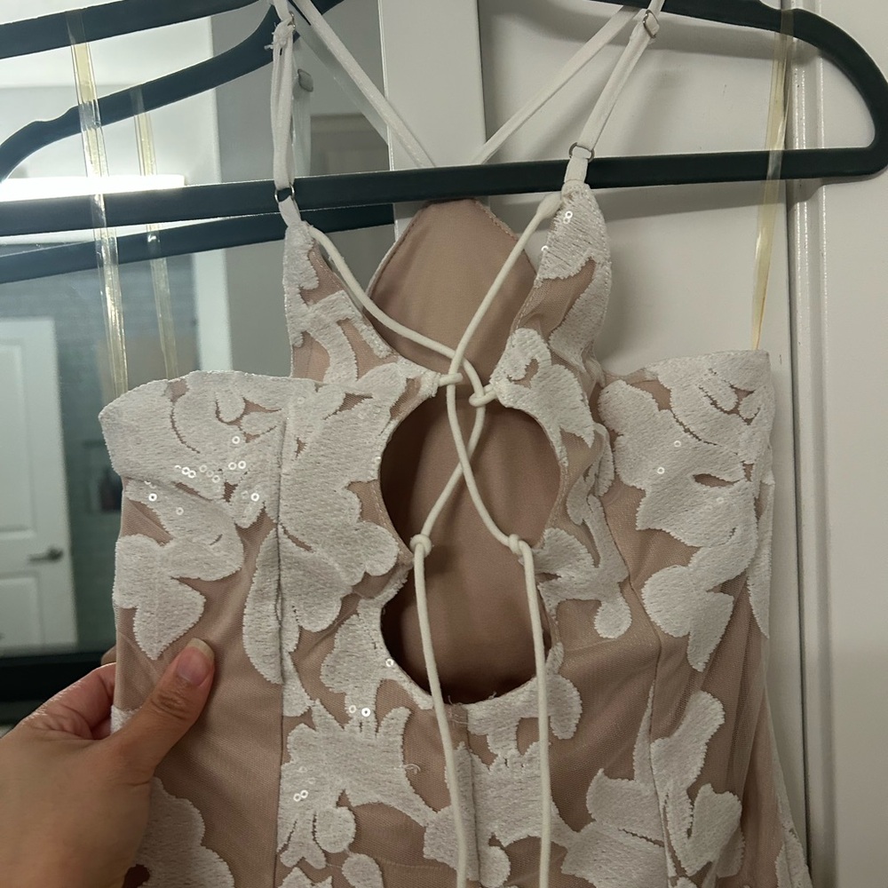 L'ATISTE White Lace Overlay Mini Dress with Nude Lining - Picture 6 of 15